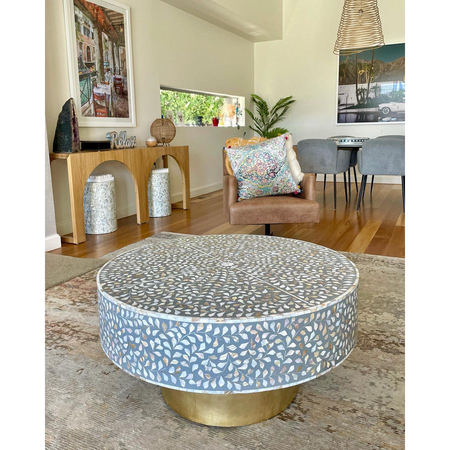 Table basse avec incrustation de perles - Gris floral